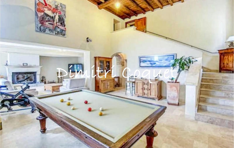 Propriété - 415 m² - 14 pièces