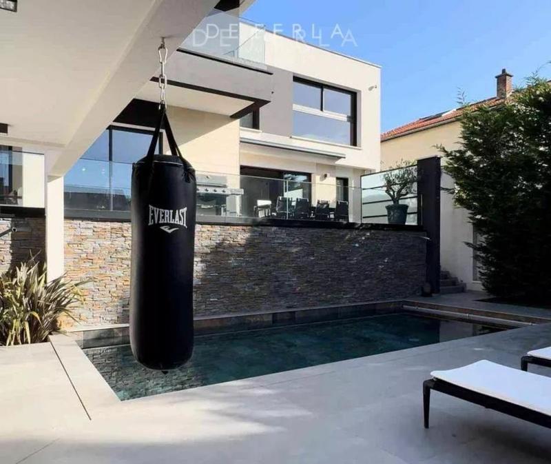 Villa - 380 m² - 8 pièces