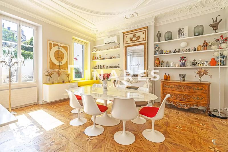 Appartement - 245 m² - 7 pièces