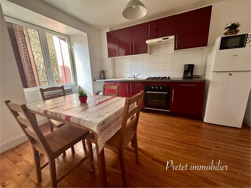 Maison - 305 m² - 15 pièces