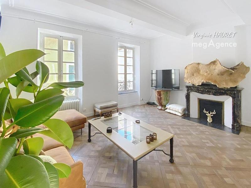 Maison - 270 m² - 10 pièces