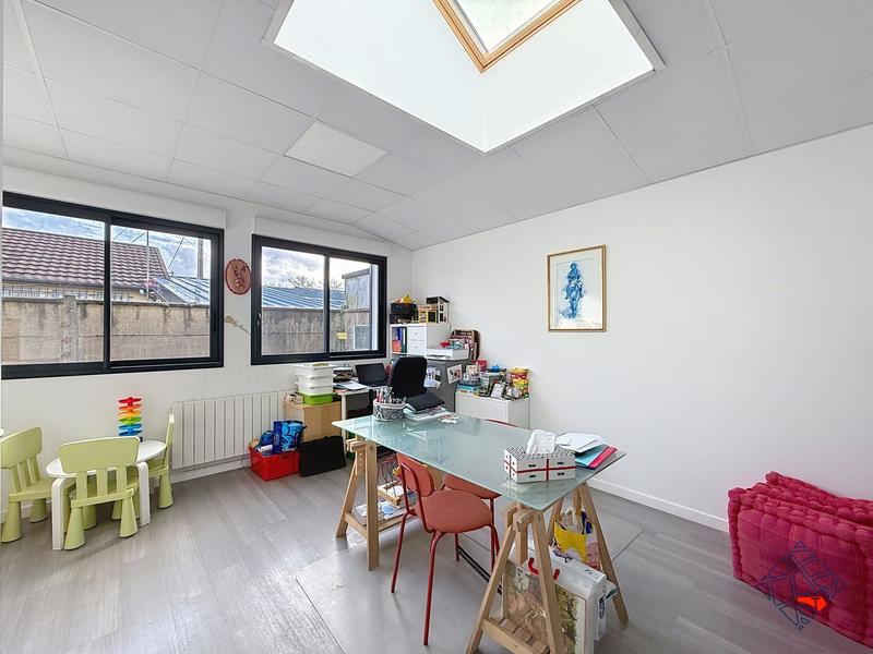 Local d'activités - 150 m² - 6 pièces