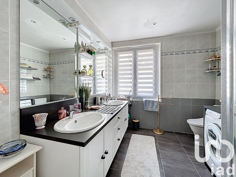 Maison - 121 m² - 5 pièces