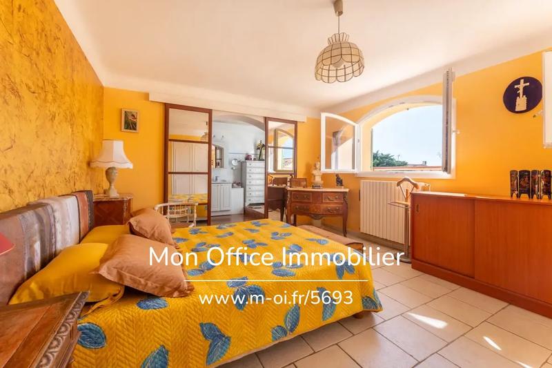 Villa - 180 m² - 6 pièces