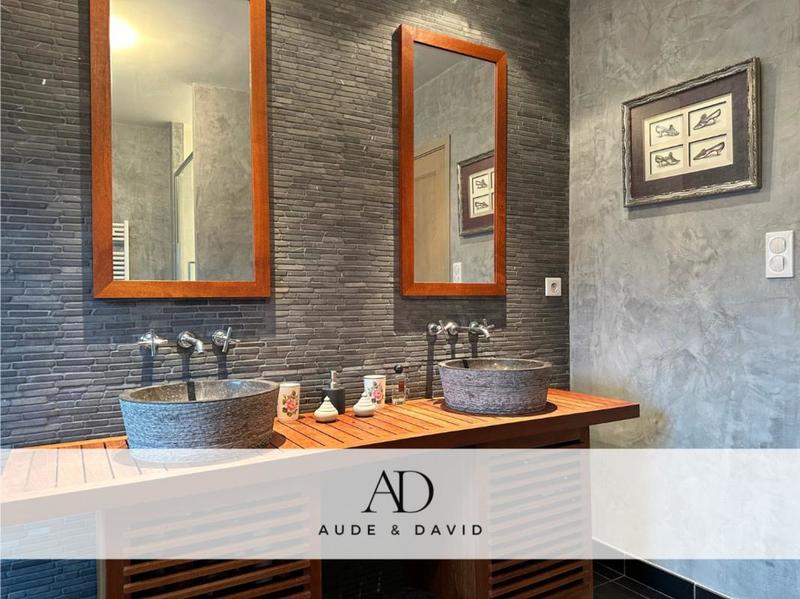 Maison - 220 m² - 8 pièces