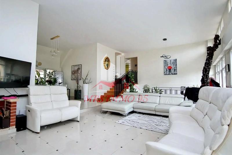 Propriété - 389 m² - 8 pièces