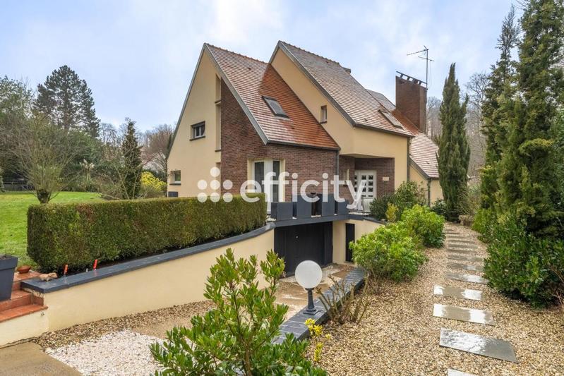 Maison - 205 m² - 7 pièces