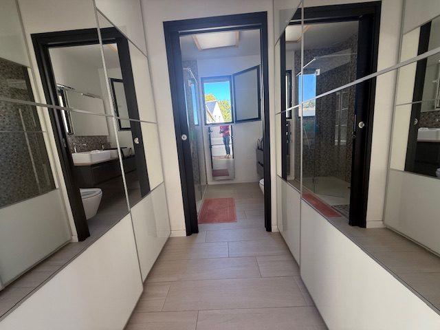 Maison - 248 m² - 7 pièces