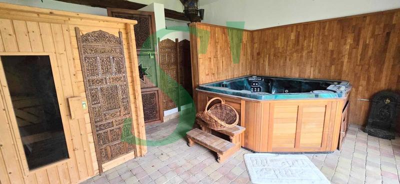 Maison - 268 m² - 10 pièces