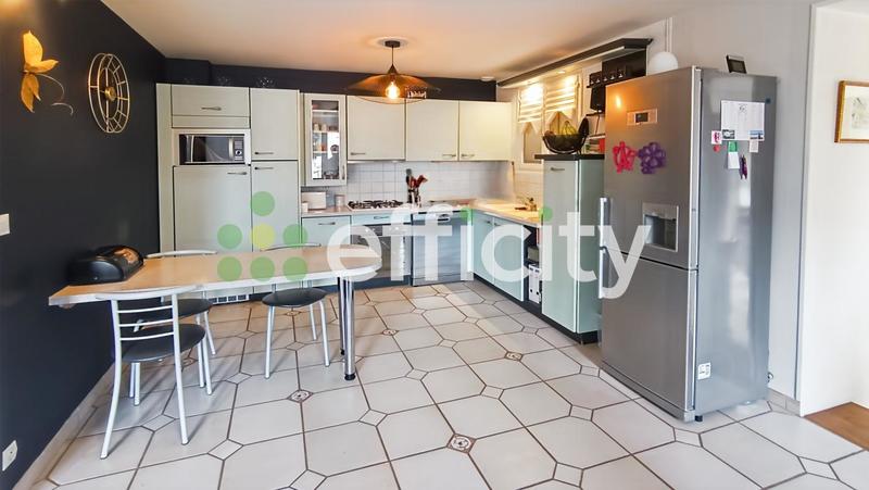 Maison - 176 m² - 9 pièces