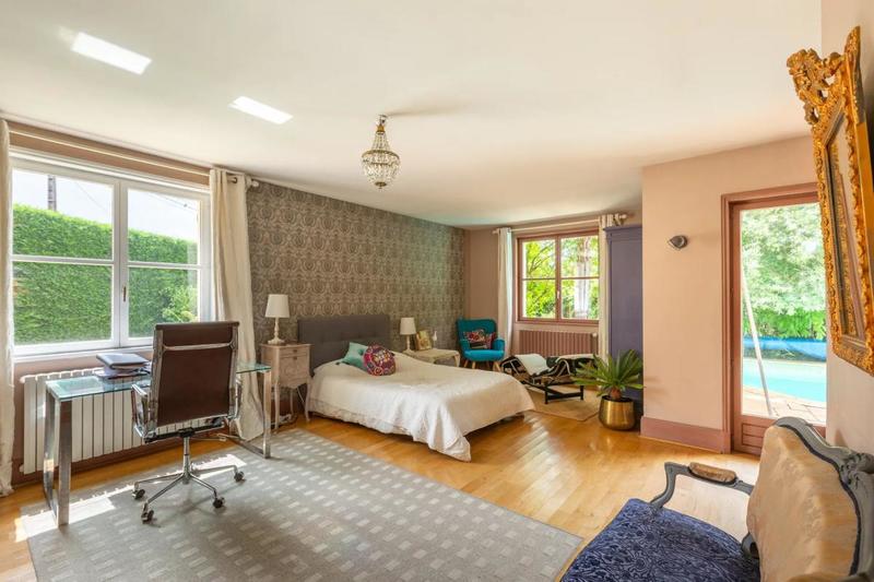 Maison - 320 m² - 8 pièces