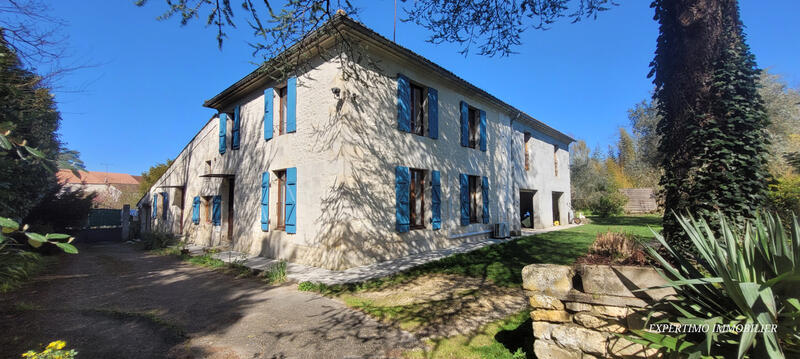 Maison - 218 m² - 8 pièces