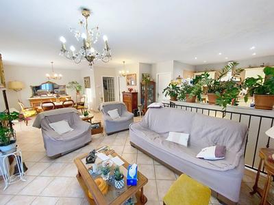 Maison - 167 m² - 4 pièces