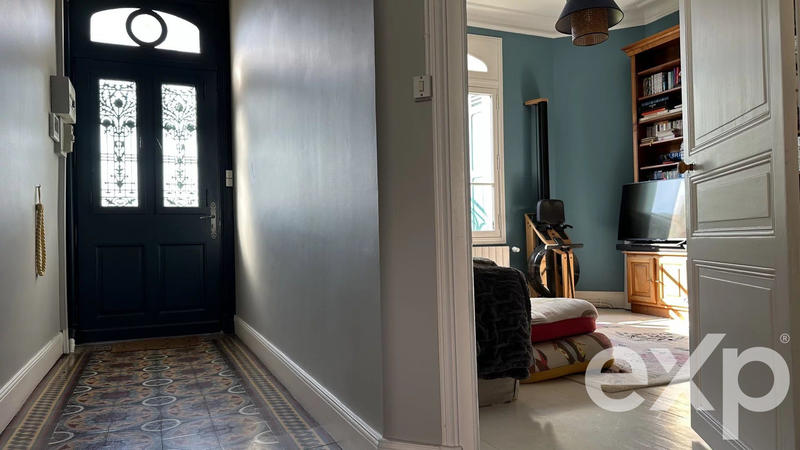 Maison - 199 m² - 8 pièces