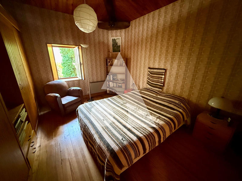 Maison - 310 m² - 11 pièces