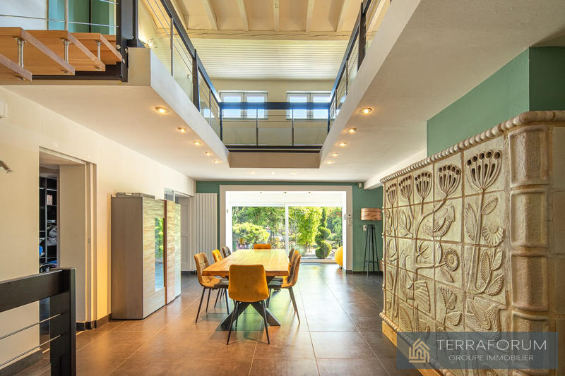 Maison - 202 m² - 9 pièces