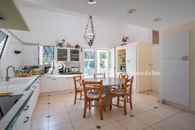 Maison - 256 m² - 7 pièces