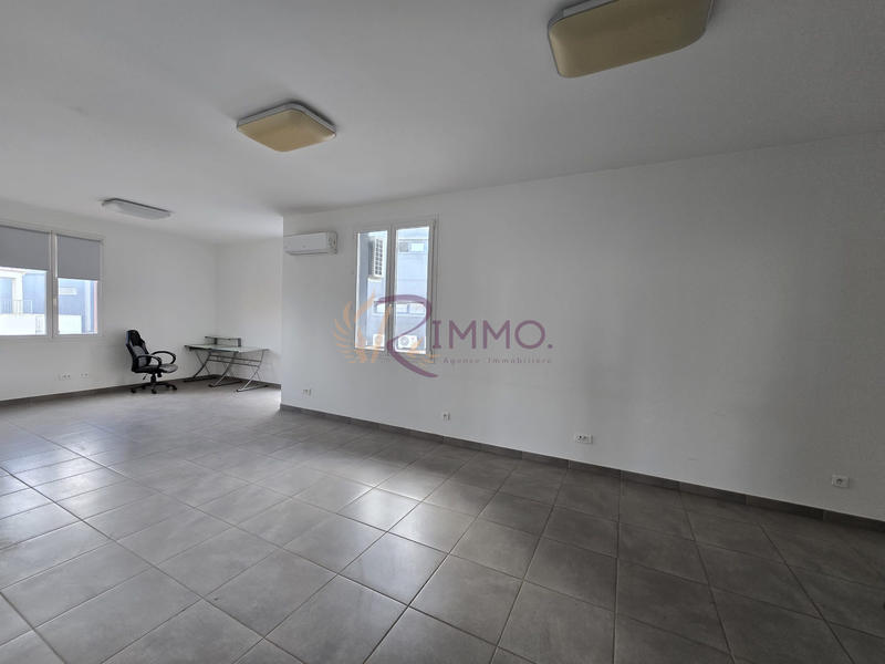 Entrepôt - 365 m²