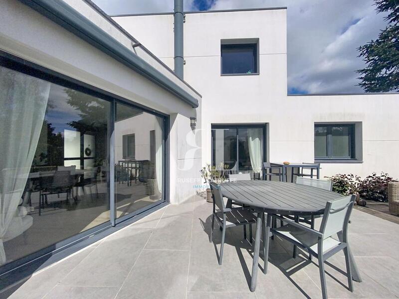 Maison - 180 m² - 5 pièces