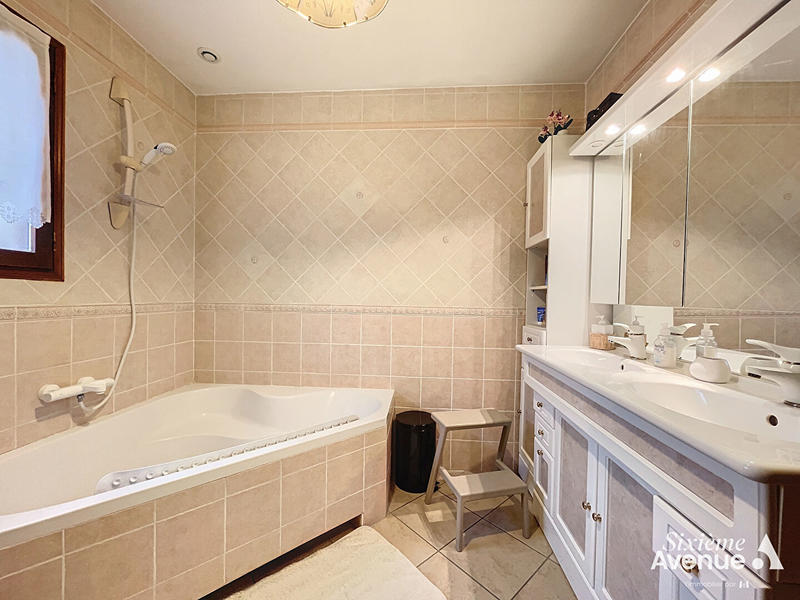 Maison - 157 m² - 7 pièces