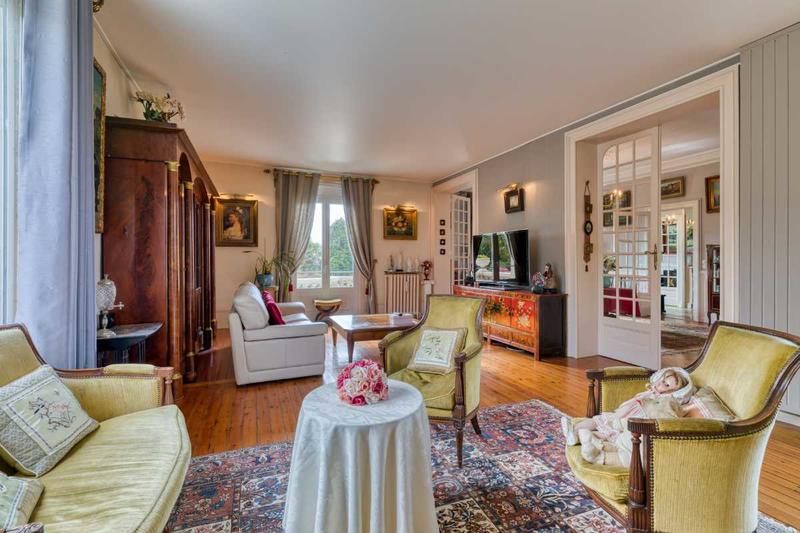 Maison - 223 m² - 10 pièces