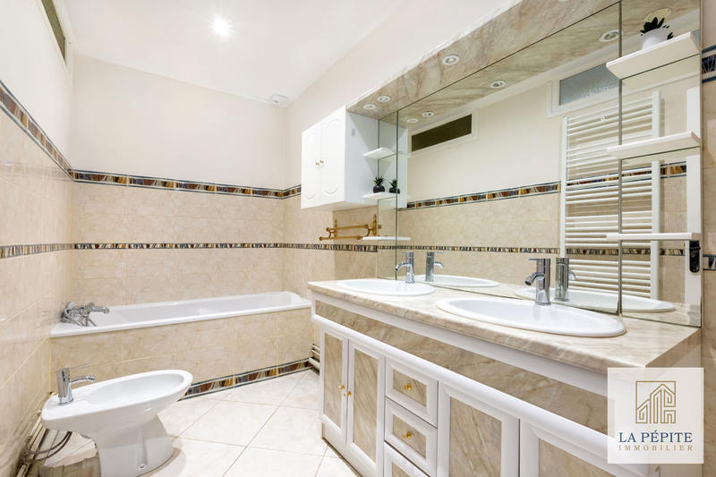 Appartement - 135 m² - 5 pièces