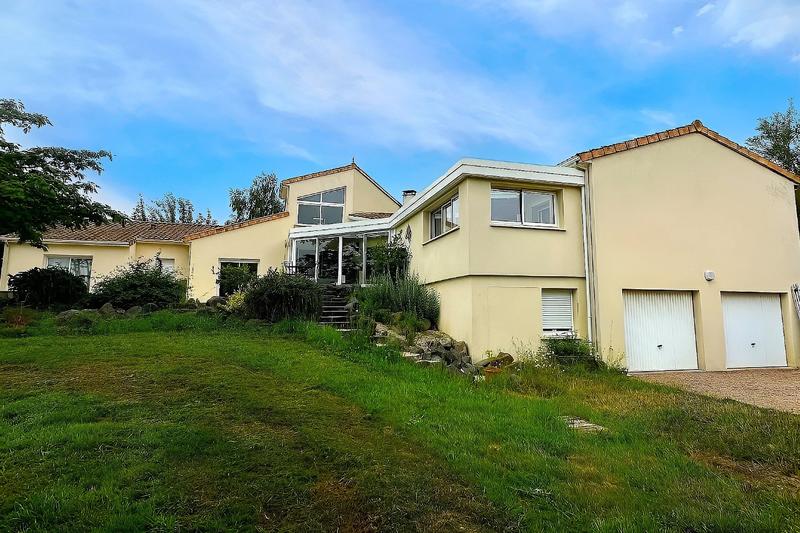 Maison - 319 m² - 15 pièces