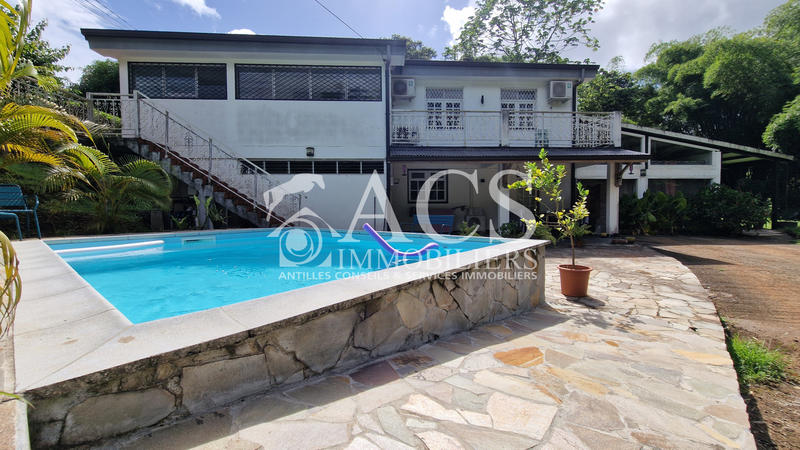 Maison - 285 m² - 11 pièces