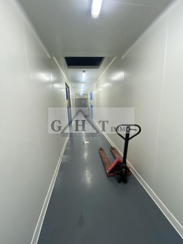 Entrepôt - 1 100 m²