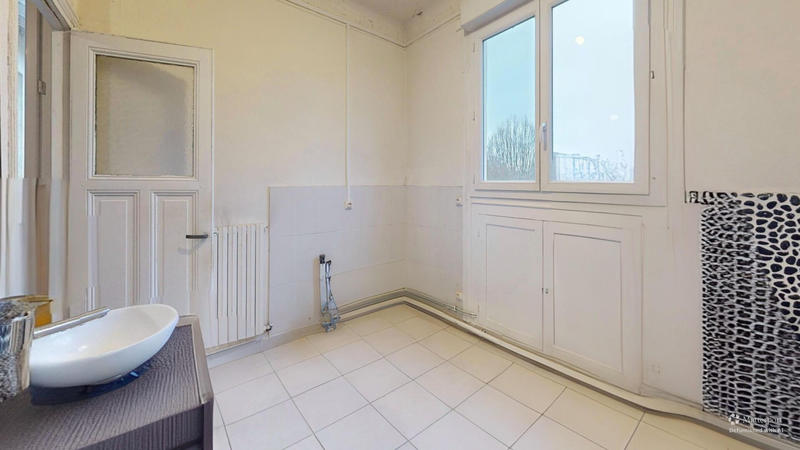 Maison - 223 m² - 9 pièces