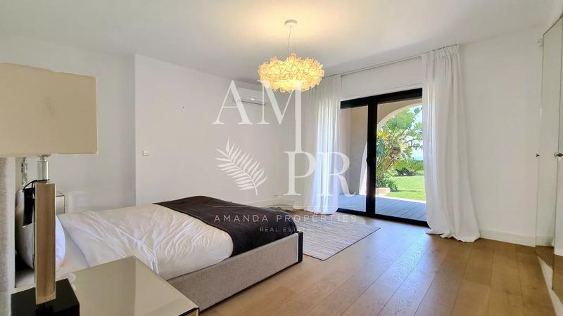 Villa - 253 m² - 6 pièces