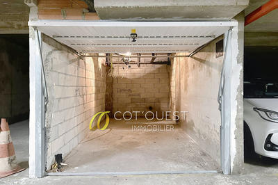 Parking / Garage - 11 m²