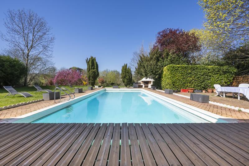 Maison - 753 m² - 15 pièces