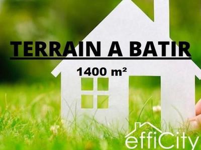 Terrain constructible - 1 400 m²