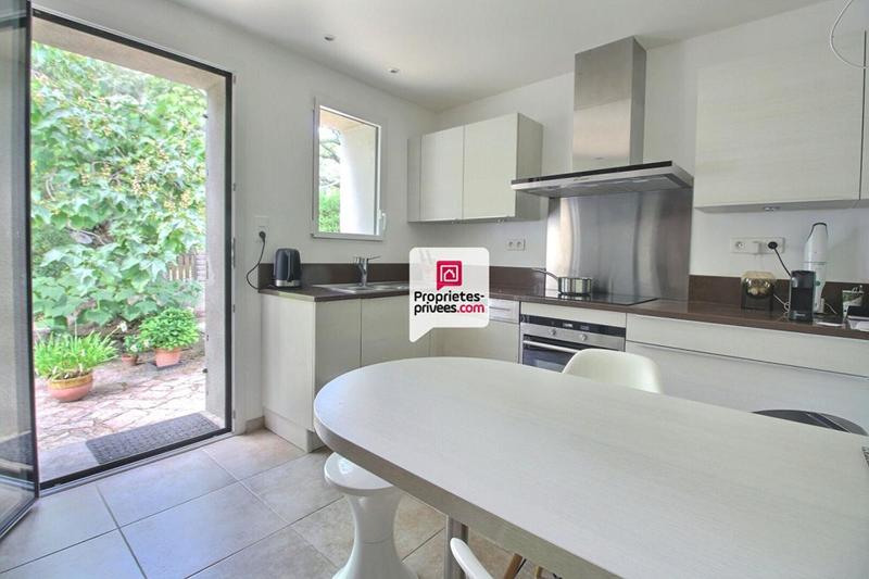 Maison - 220 m² - 8 pièces