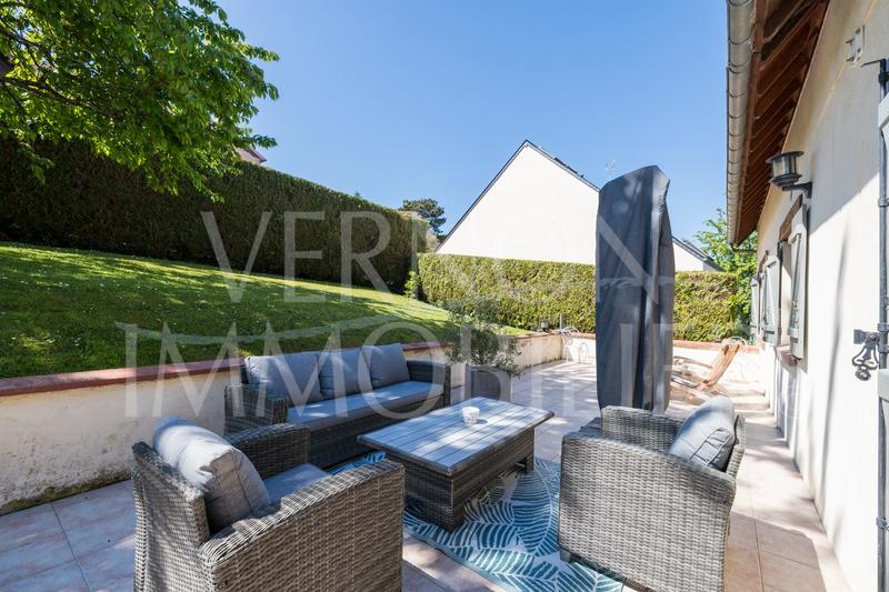 Maison traditionnelle - 137 m² - 6 pièces