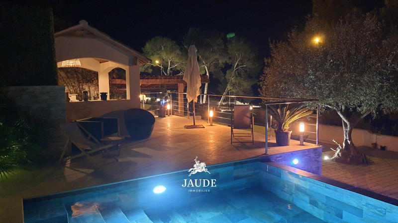 Maison - 270 m² - 10 pièces