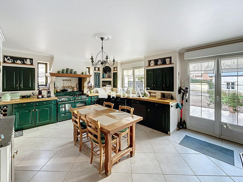 Maison - 300 m² - 7 pièces