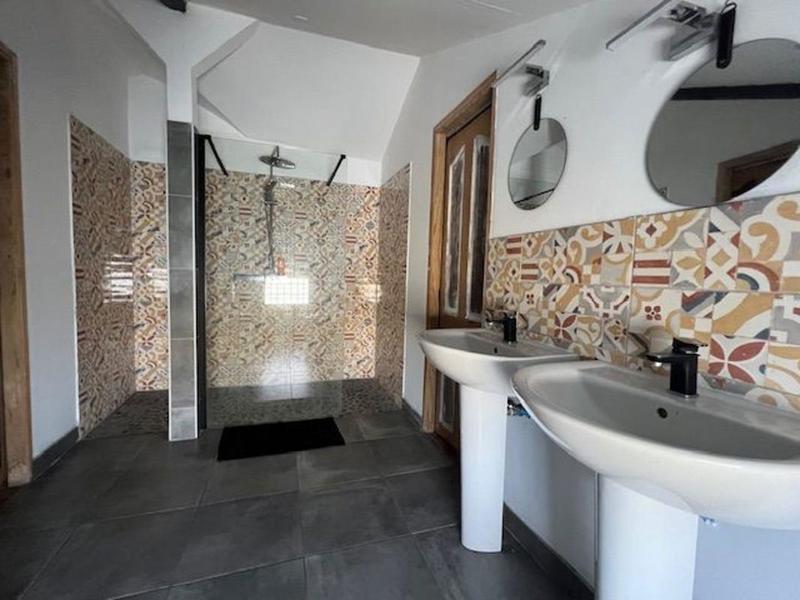 Maison - 400 m² - 11 pièces