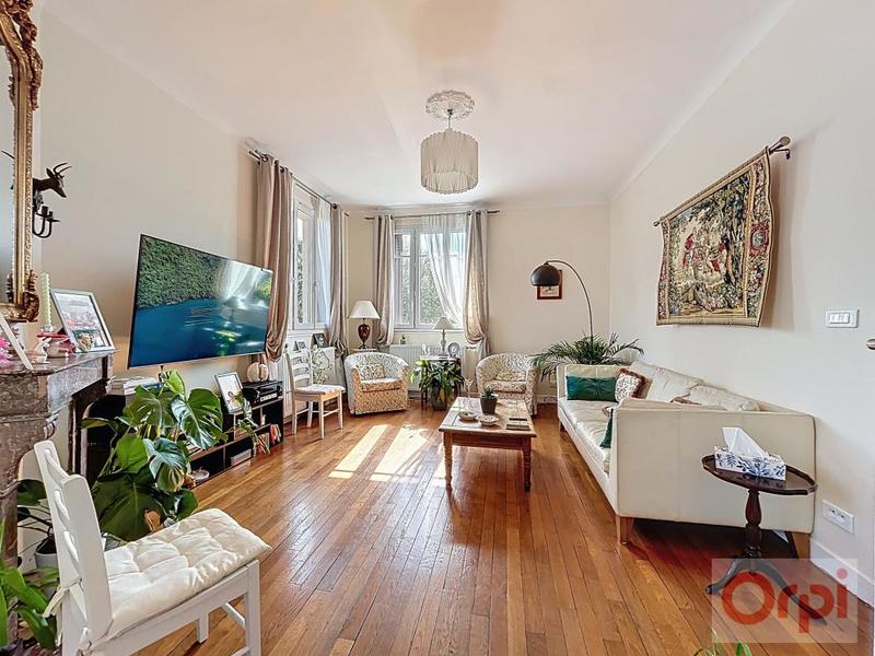 Demeure - 203 m² - 9 pièces