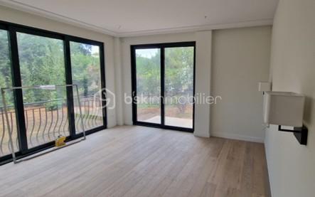 Villa - 239 m² - 5 pièces