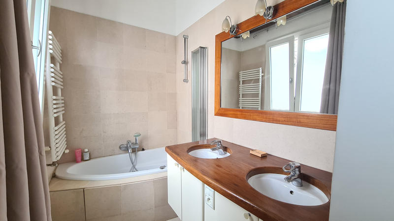 Appartement - 81 m² - 3 pièces