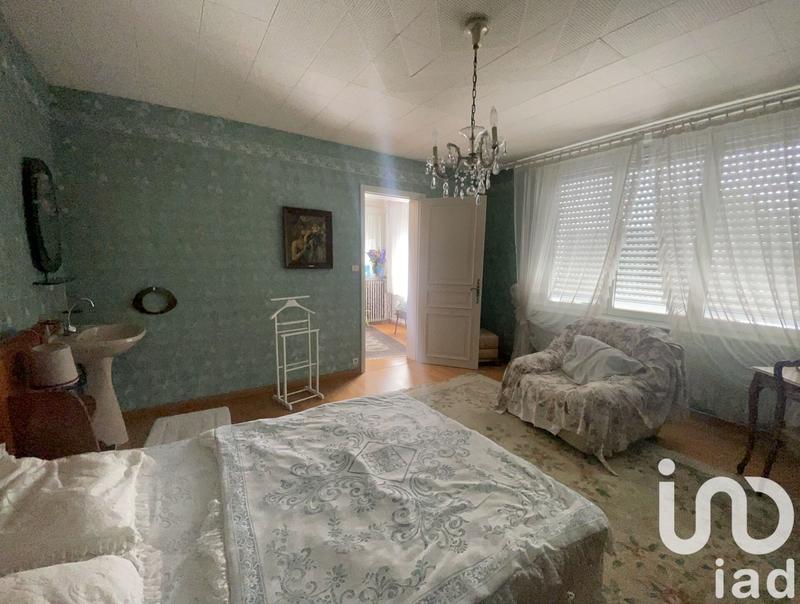 Maison - 180 m² - 11 pièces