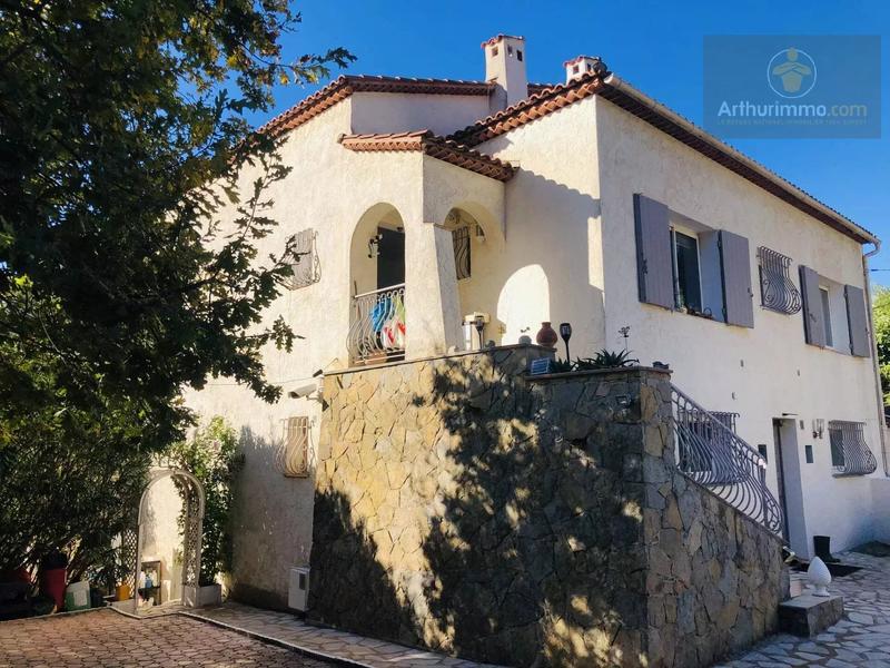 Maison - 195 m² - 9 pièces