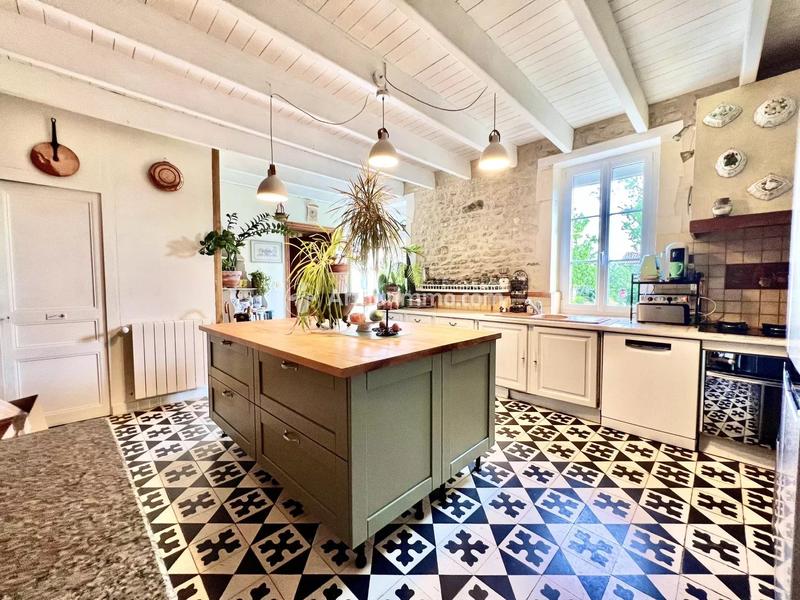 Maison - 220 m² - 8 pièces