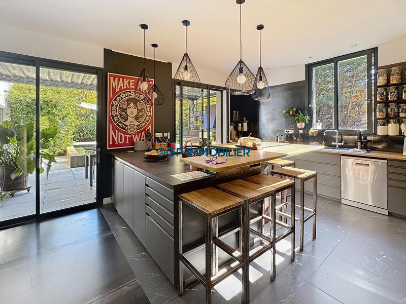 Maison - 194 m² - 5 pièces