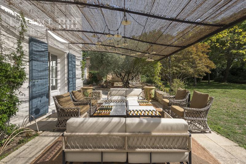 Maison - 380 m² - 9 pièces