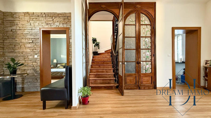 Maison - 180 m² - 6 pièces