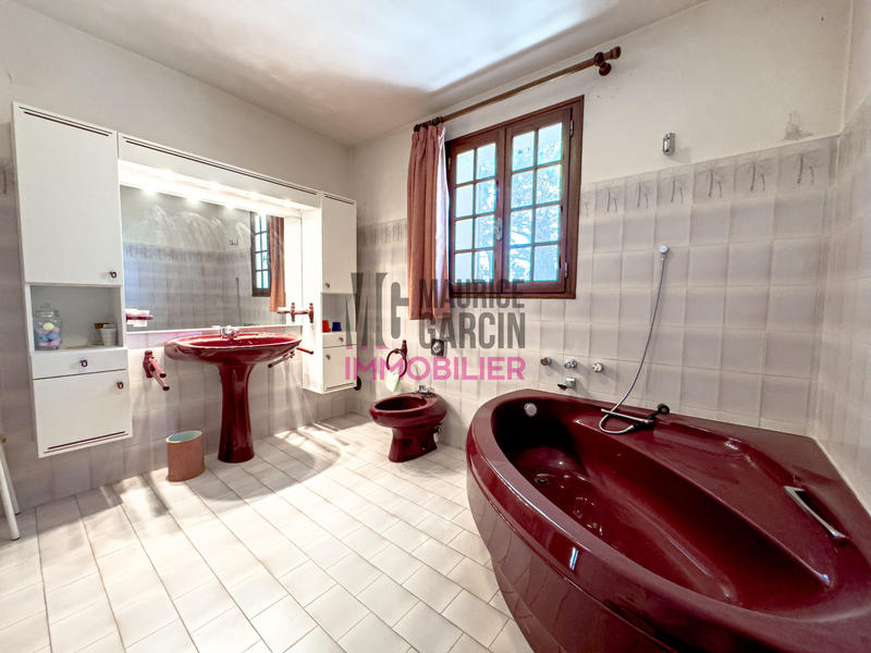 Maison - 256 m² - 10 pièces