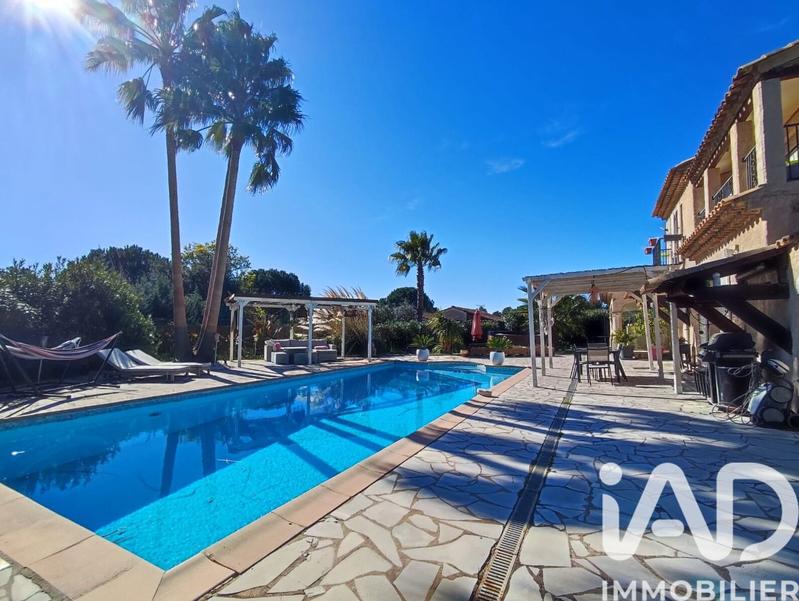 Maison - 187 m² - 8 pièces